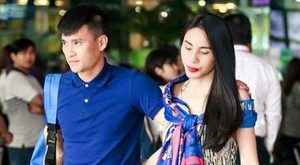 Công Vinh buồn bã khi được Thủy Tiên đón ở sân bay