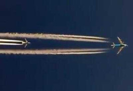 Tròn mắt xem máy bay vượt nhau trên bầu trời