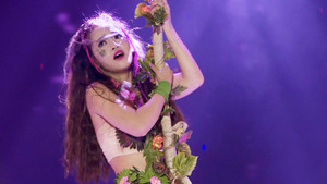 Xoay 40 vòng trên không, Puka bật khóc vì tuột tay suýt chết