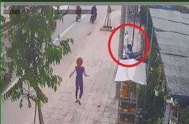 Bẻ khóa xe máy bị phát hiện, 2 tên trộm bỏ chạy trối chết