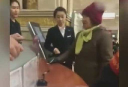 Cụ bà 'đại náo' ngân hàng, đòi rút gần 2.000 tỷ bằng giấy viết tay