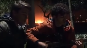 Video: Hai thanh niên Thổ Nhĩ Kỳ đàn hát, không biết bom phát nổ ngay sau lưng