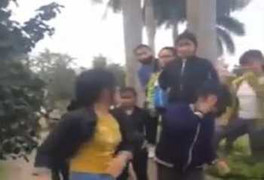 Vừa viết đơn xin thôi học, nữ sinh tham gia đánh hội đồng khiến dư luận bức xúc