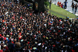 Chục nghìn người chen lấn kinh hoàng, tranh giành mua vé xem chung kết AFF Cup 2016