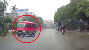 Phóng xe đạp 'với tốc độ tên lửa', nữ sinh ngã văng trước đầu xe khách suýt chết