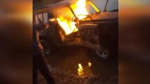 Con nhà giàu đốt xe sang, ném đồng hồ Rolex xuống bồn cầu 'gây sốc' trên mạng xã hội