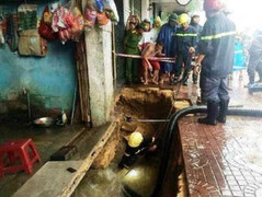 'Hố tử thần' nuốt chửng vỉa hè, tấn công nhà dân ở Quy Nhơn