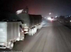 Áp sát xe tải đang phóng như bay để ăn cắp hàng trên cao tốc