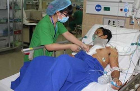 4 giờ mổ cứu bệnh nhân bị dao đâm thủng tim, không đo được huyết áp