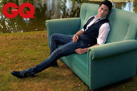 Hoàng tử điển trai, giàu có khiến bao cô gái mê mệt