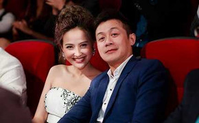 Người đẹp Khánh Ngân thân mật với MC Anh Tuấn trên 'ghế nóng'