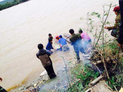 Tìm thấy thi thể CSGT bị lũ cuốn trôi trong đám bèo