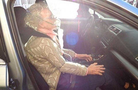 Bi hài chuyện cảnh sát phá cửa cứu... hình nộm, búp bê tình dục