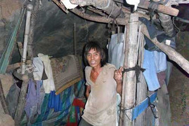 Bị phụ tình, người đàn ông lên núi đào hang sống đời chuột chũi