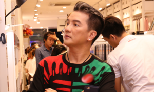 Đàm Vĩnh Hưng diện đồ trẻ trung đến sự kiện sau những ồn ào nợ nần của mẹ ruột