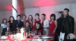 Ngọc Trinh ra mắt bạn bè, người thân tỷ phú Hoàng Kiều ở Mỹ