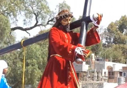 Clip tượng Chúa Jesus ngẩng đầu, mở mắt khi đang hành lễ ở Mexico gây xôn xao