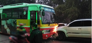 Tông chết cụ già đi bộ, xe hơi tiếp tục đấu đầu xe buýt