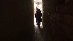 Kỳ lạ ngôi trường ở Thanh Hóa có lối đi kiểu '2 con dê qua cầu'