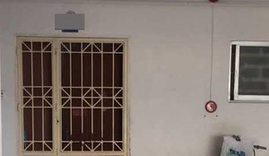 Nghi vấn người mẹ bị bệnh hoang tưởng, nhốt con gái trong nhà suốt nhiều năm