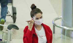 Ngọc Trinh bịt kín mặt khi về nước sau kỳ nghỉ với bạn trai tỷ phú