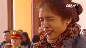 Xe Camry đâm chết 3 người trên phố Ái Mộ: Mẹ bé 9 tuổi bật khóc xin giảm án cho tài xế