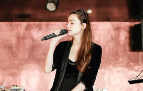 Hồ Ngọc Hà tất bật di chuyển giữa Sài Gòn và Hà Nội