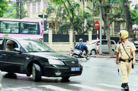 Kiến nghị bỏ xe biển xanh, thống nhất biển số xe