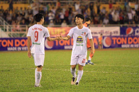 Video: Thủ môn U21 Gangwon sai lầm, Văn Toàn mở tỷ số