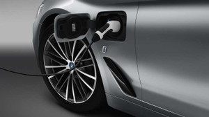 BMW 5 Series 2017: Xe đẹp, giá đẹp làm mê lòng công chúng