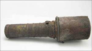 Dùng lựu đạn làm chày suốt 25 năm không hề hay biết