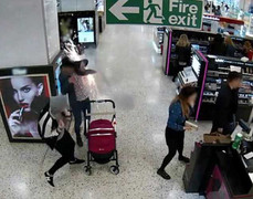 Chàng trai phát hoảng khi thuốc lá điện tử nổ tung trong túi