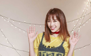 Hari Won đáng yêu gửi quà Giáng sinh tặng fan