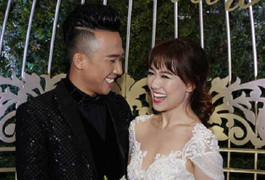 Trấn Thành ôm chặt, đắm đuối ngắm Hari Won trong lễ cưới