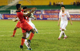 Cầu thủ U21 Thái Lan dùng tay chơi bóng, U21 Việt Nam thua bàn oan uổng