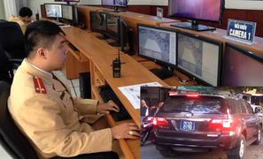 Công an truy tìm xe biển xanh đi vào đường cấm, bị taxi chặn đầu ép lùi