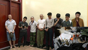 Bắt quả tang 9 đối tượng 'phê' ma túy giữa trưa