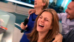 MC thời tiết ăn mừng thắng xổ số 10 tỉ đồng trên sóng trực tiếp