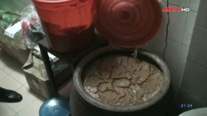 Rùng mình đột nhập lò chế tương ớt giả ở Quảng Ninh