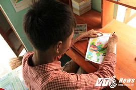 Ước mơ của cậu bé 'người rắn' mê vẽ tranh ở Quảng Nam