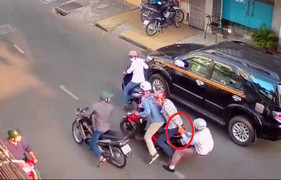 Clip: Những màn cướp giật trên phố manh động, ngang nhiên