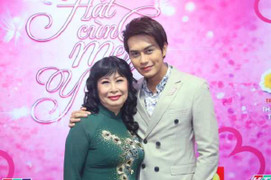 Diễn viên Kim Phương khoe con trai đẹp không kém tài tử Hàn Quốc