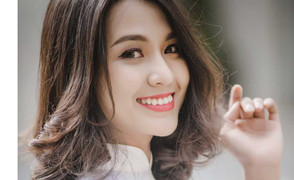 Hoa khôi Đại học Quốc gia Hà Nội diện áo dài, khoe nụ cười toả nắng giữa phố cổ