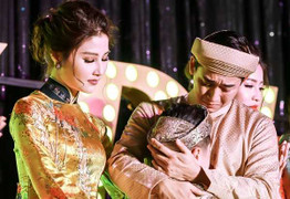 ‘Con trai’ Diễm My 9x và Hứa Vĩ Văn khóc vì không được xem phim mình đóng