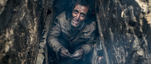 Ảnh: Bị xã hội tẩy chay, người vô gia cư Iran chui vào mộ để sống