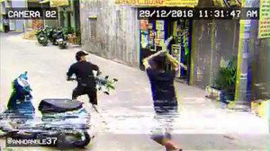 Clip: Thanh niên trộm xe cút kít và cái kết hài 'té ghế'