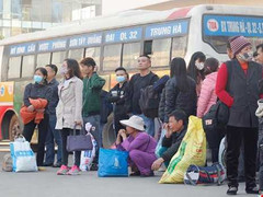 Gần 100 xe khách bến xe Mỹ Đình bỏ chuyến: Khách 'khóc ròng' kể khổ