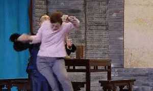 Sao nữ 'Thần điêu đại hiệp' lộ ảnh bị đồng nghiệp sàm sỡ