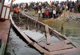 Lật ghe chở 34 người đi đám cưới, 2 phụ nữ chết thảm