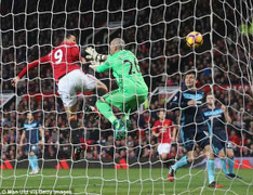 Video: Bàn thắng bị từ chối đáng tiếc của Zlatan Ibrahimovic